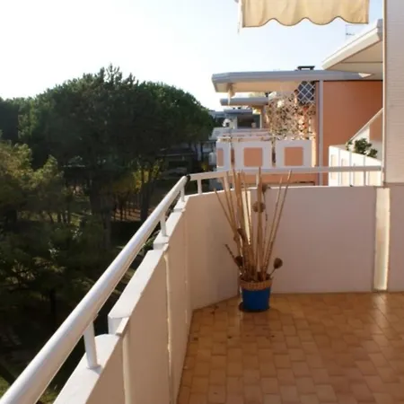 In A With Pool Бібіоне