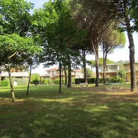 Апартаменти In A With Pool Бібіоне